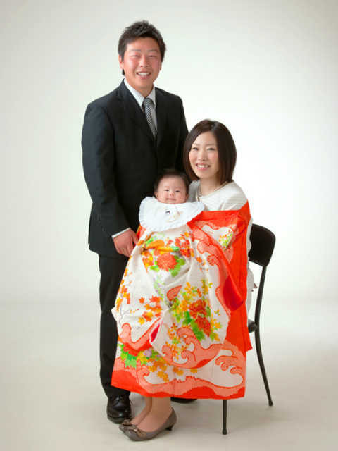 お宮参り親子３人