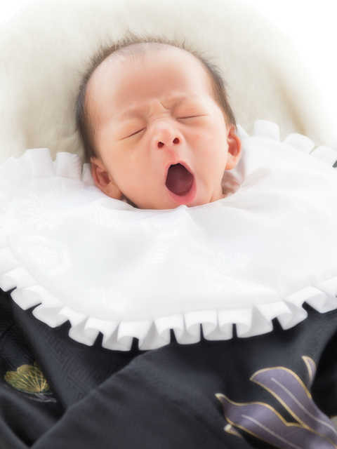 あくびをする赤ちゃん