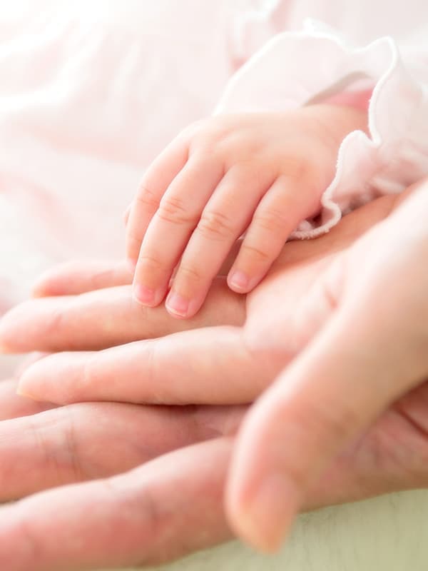 赤ちゃんの手