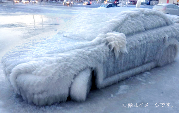 凍った車